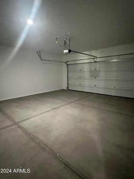 Building Photo - 1575 E Lardner Dr