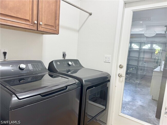 Building Photo - 8137 Pelican Rd