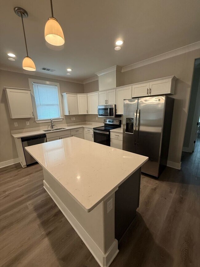 Building Photo - Amazing 3BR/2BA House!