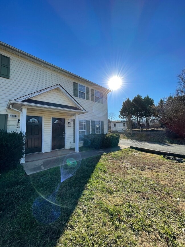 Building Photo - 610 Piper Ct