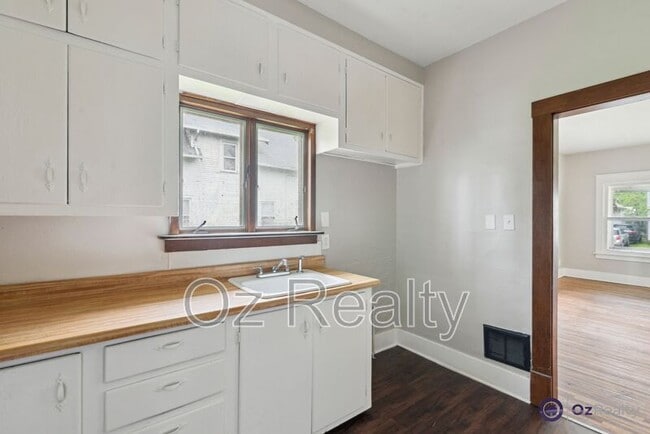 Building Photo - 2027 Berkshire Pl