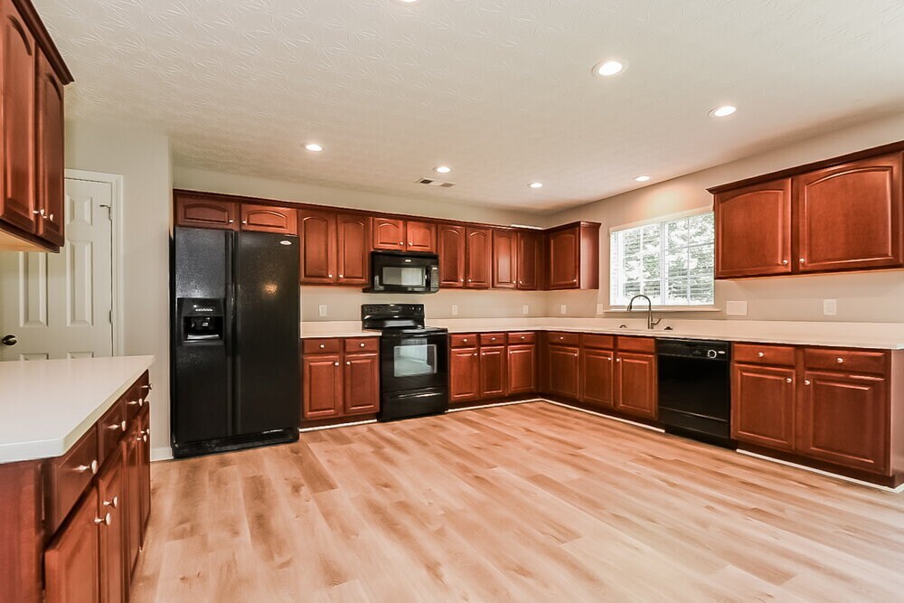 Building Photo - 495 Branch Valley Dr