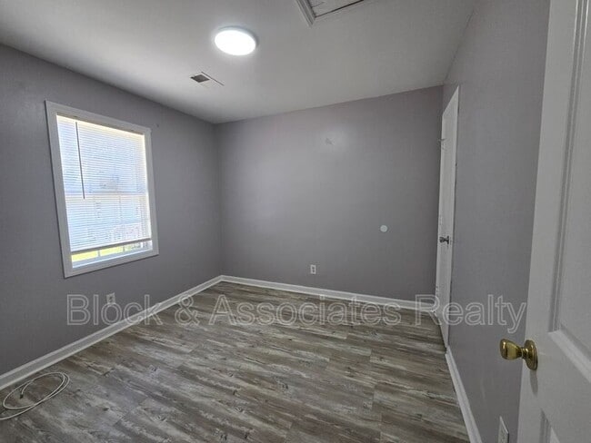Building Photo - 1302 Bencini Pl