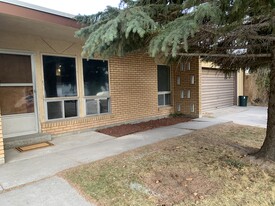 Building Photo - 896 Raymond Dr