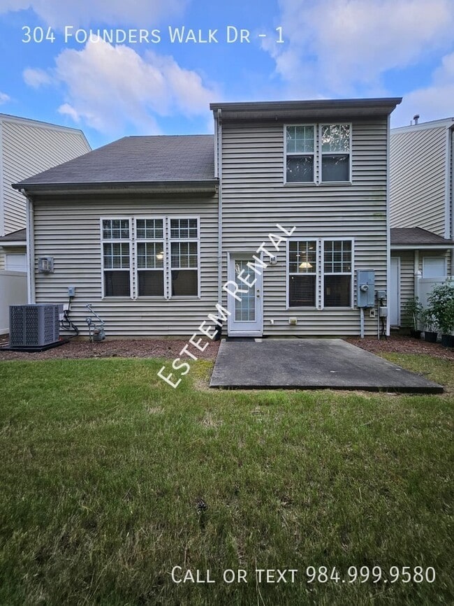 Building Photo - 304 Founders Walk Dr