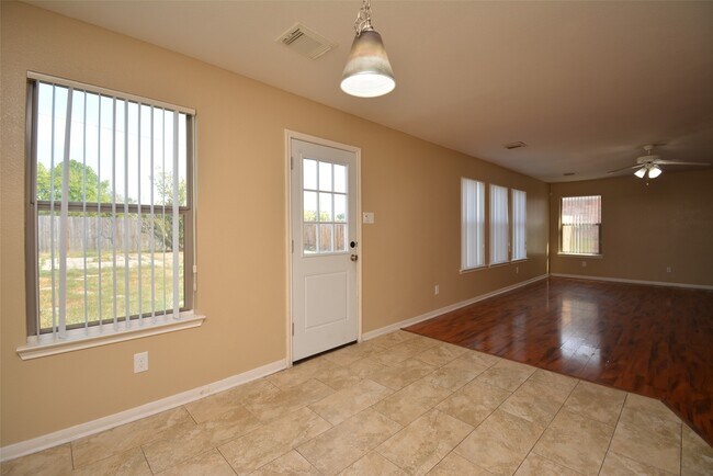 Building Photo - 15426 Lynford Crest Dr