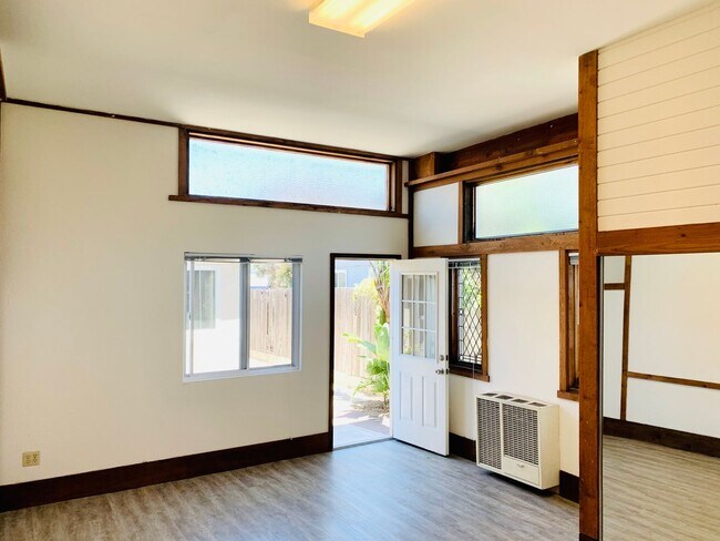 Building Photo - LIVE BY THE BEACH! 1BD/1BA OCEAN BEACH APARTMENT + PRIVATE GARAGE & LAUNDRY!!!