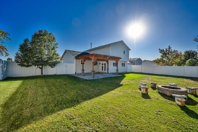 Building Photo - Great Family Home in Excellent Location!