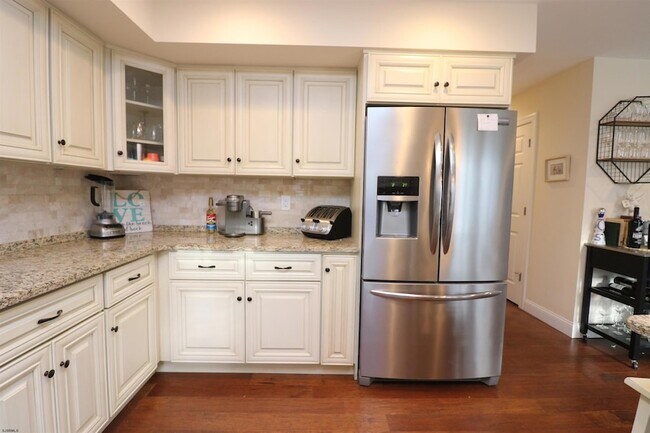 Building Photo - 9505 Monmouth Ave