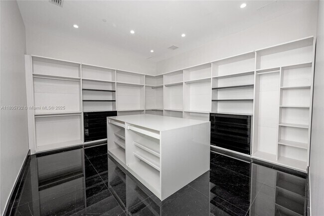 Building Photo - 2669 S Bayshore Dr