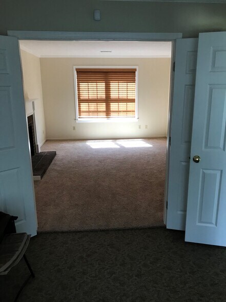 Building Photo - 4730 Carversham Way