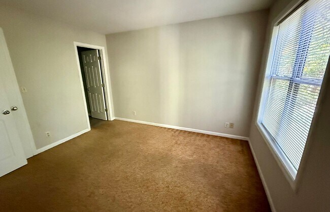 Building Photo - 3227 Bishop St