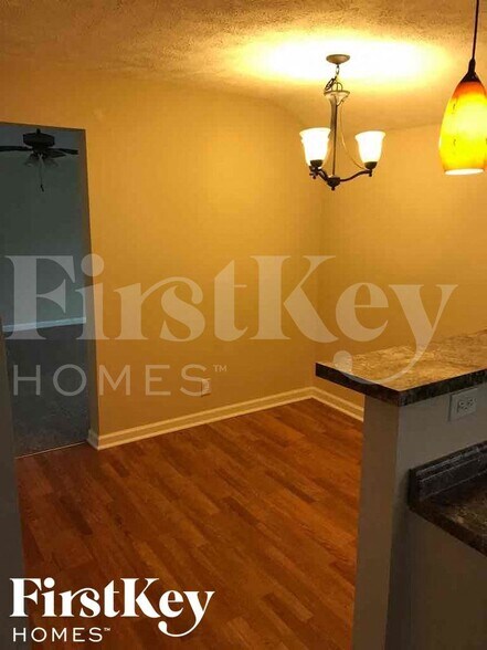 Building Photo - 4801 Leone Dr