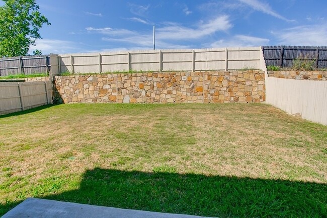 Building Photo - 552 Crystal Springs Dr