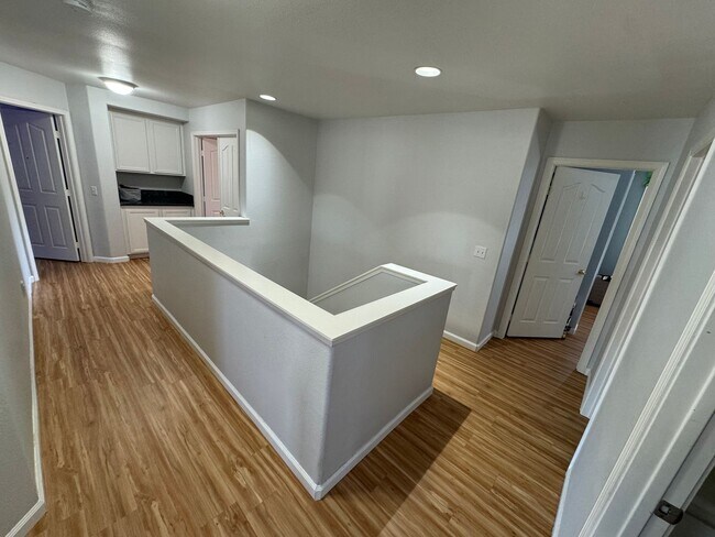 Building Photo - 40123 Vista Ridge Dr