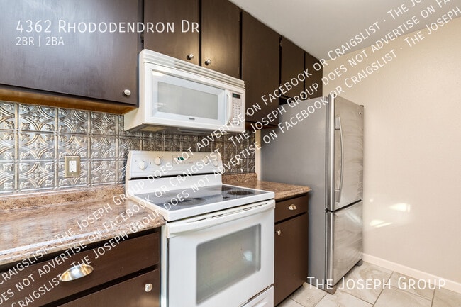 Building Photo - 4362 N Rhododendron Dr