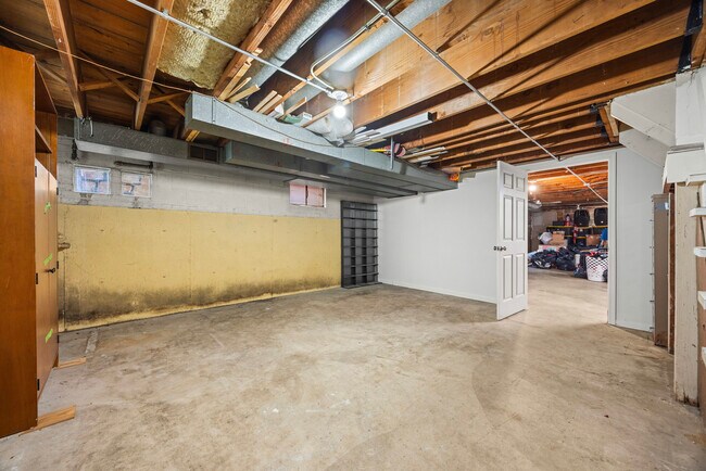 Building Photo - 3109 Grove Ave