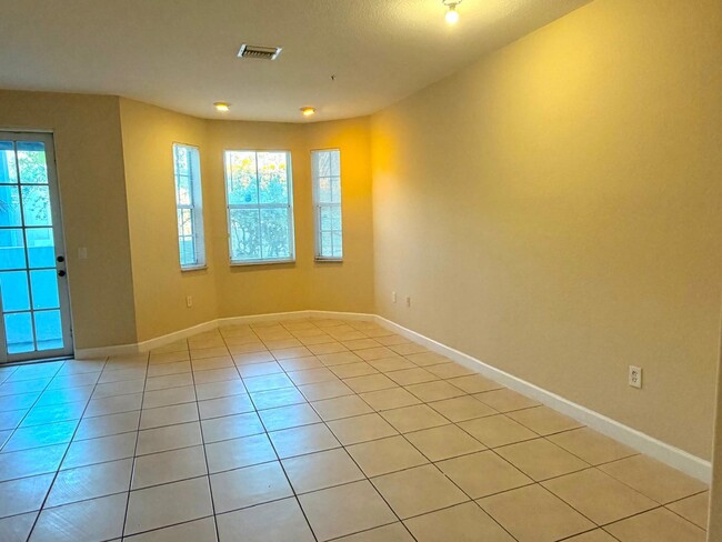 Building Photo - 4004 Shoma Dr