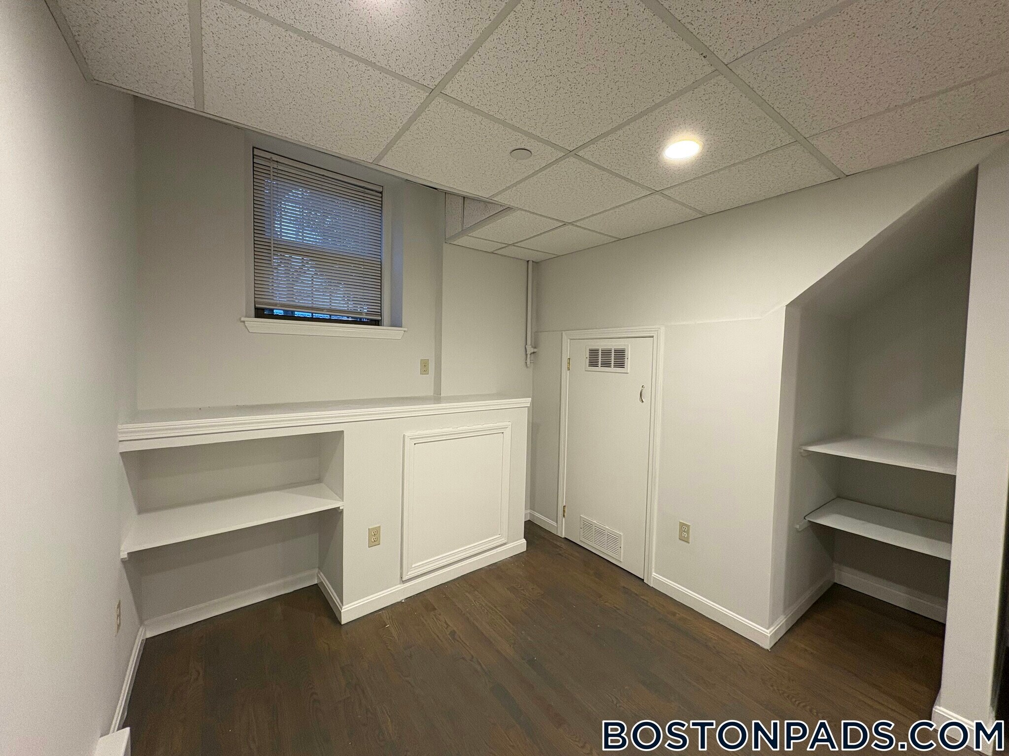 Building Photo - 77 Park Dr