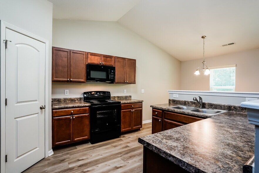 Building Photo - 9 Badger Pass Dr