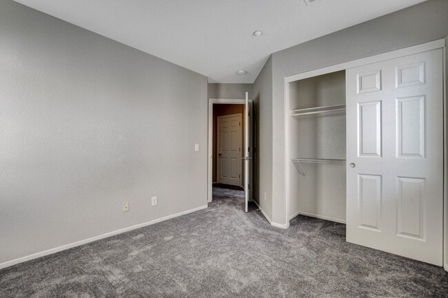 Building Photo - Beautiful 2 Story, 3 Bedroom Home Northwest!