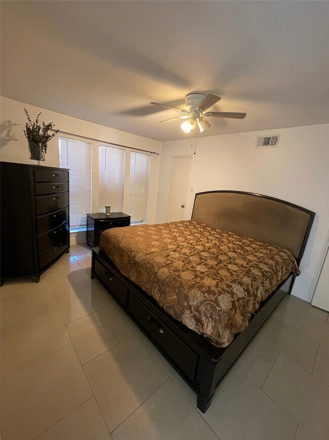 Building Photo - 12255 W Village Dr