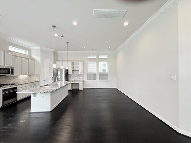 Building Photo - 13216 Green Hills Dr