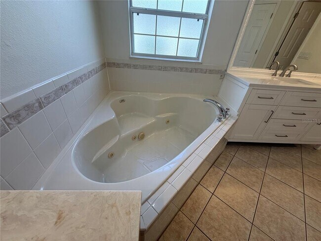 Building Photo - 4495 Harts Cove Way