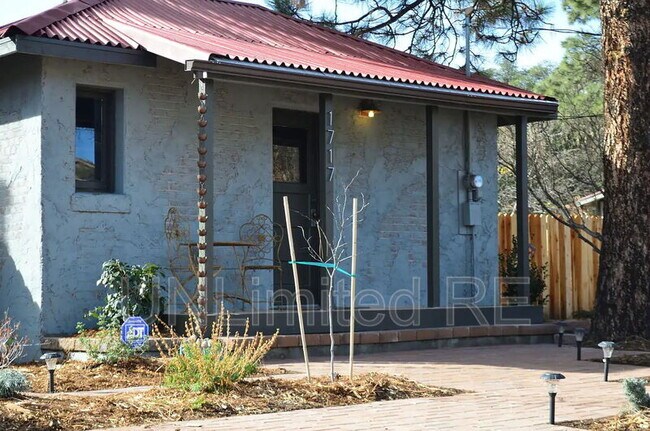 Building Photo - 1717 Cottonwood Ave