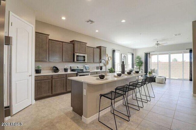 Building Photo - 1255 N Arizona Ave