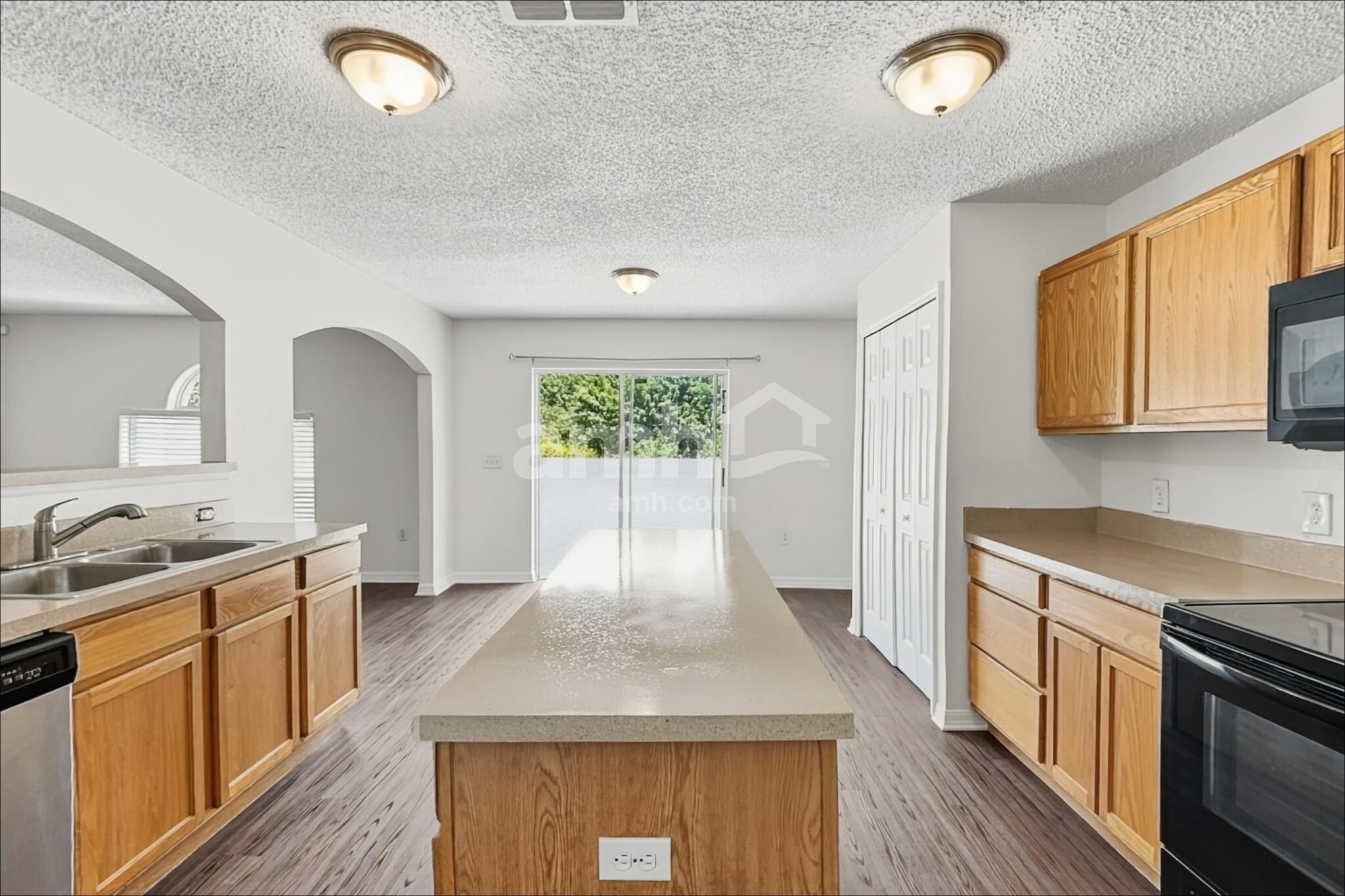 Building Photo - 10421 Opus Dr