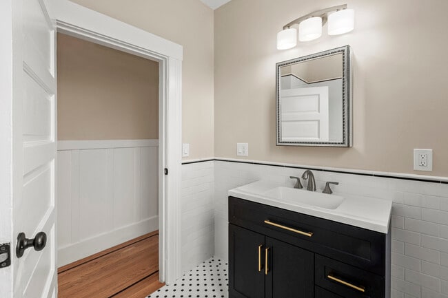 Building Photo - 81 Hoff St