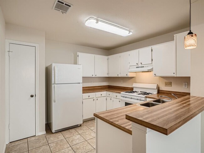 Building Photo - 5937 Kevin Kelly Pl