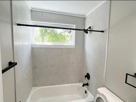 Building Photo - 525 Montague Ln