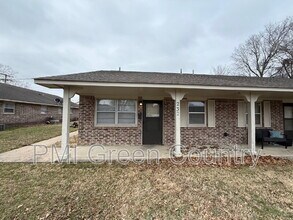 Building Photo - 232 S Indianola St