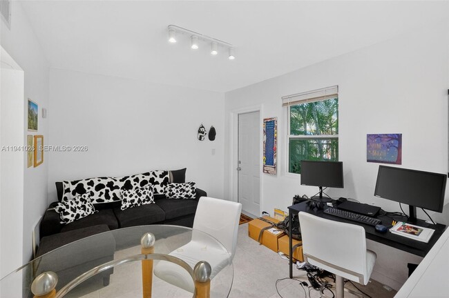 Building Photo - 3676 Oak Ave