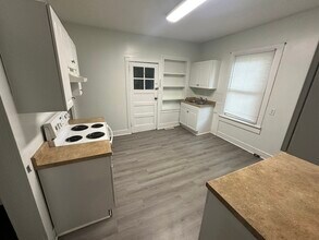 Building Photo - Two Bedroom Townhome Near State Street