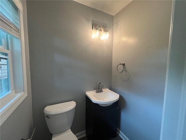 Building Photo - 1128 Lanier Dr