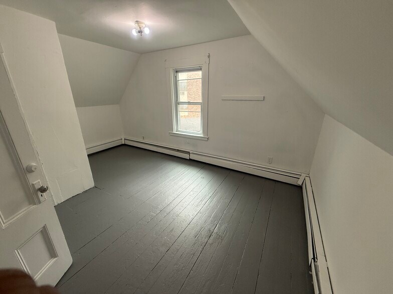 Building Photo - 509 Medford St