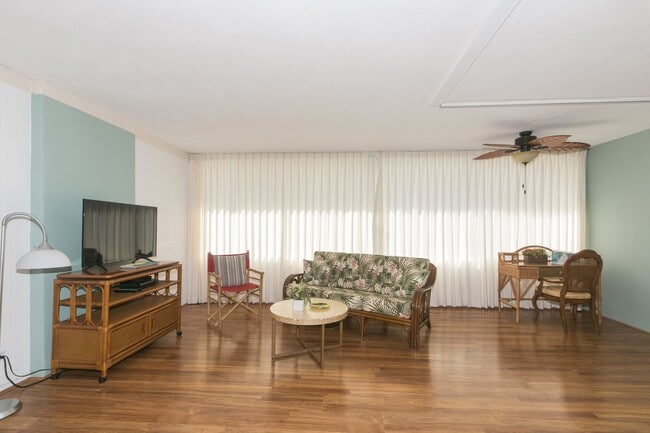 Building Photo - Seaside Towers fully furnished one bedroom...
