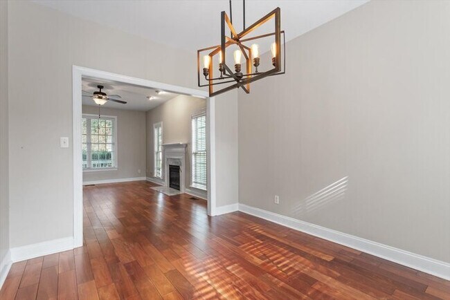 Building Photo - Spacious 4 Bedroom Raleigh Home - Fenced i...
