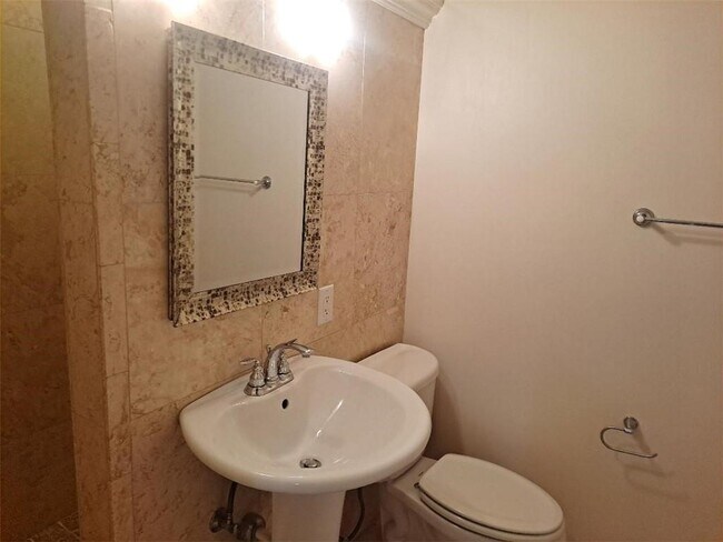 Building Photo - 2431 Coosawattee Dr NE