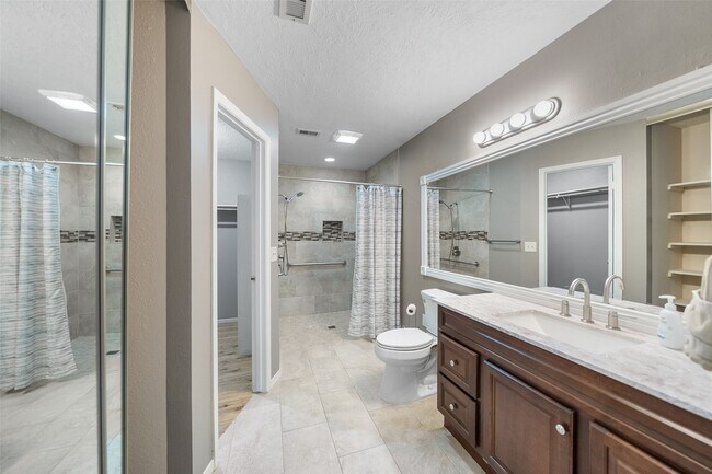 Building Photo - 7 Rockridge Ct