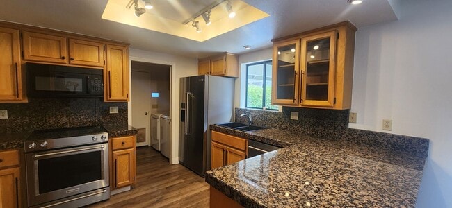 Building Photo - Beautiful 3 Bedroom Home in Desirable Rive...