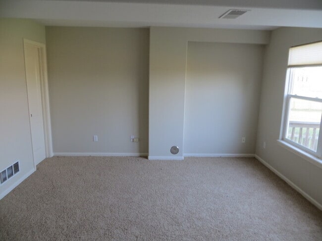 Building Photo - Marvelous Home