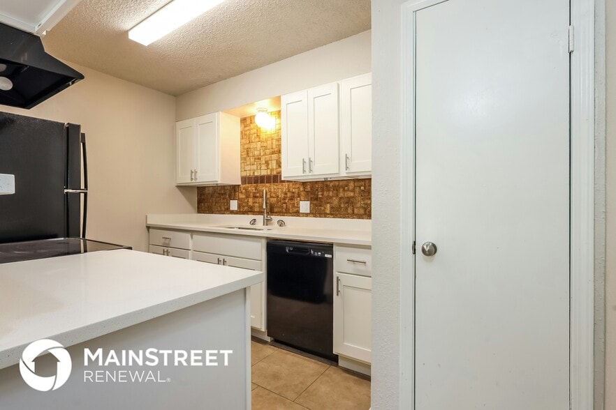 Building Photo - 4400 N Shadybrook Dr