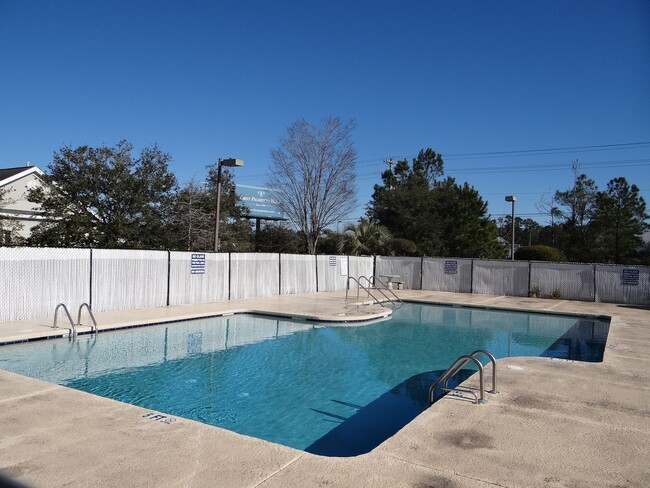 Building Photo - Long term ground floor rental- Rent Specia...