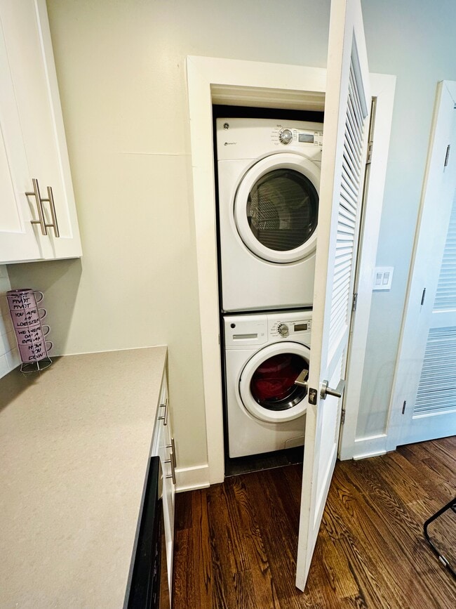 Building Photo - 1012-14 S Randolph St