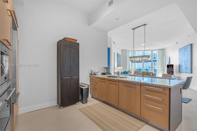 Building Photo - 15811 Collins Ave
