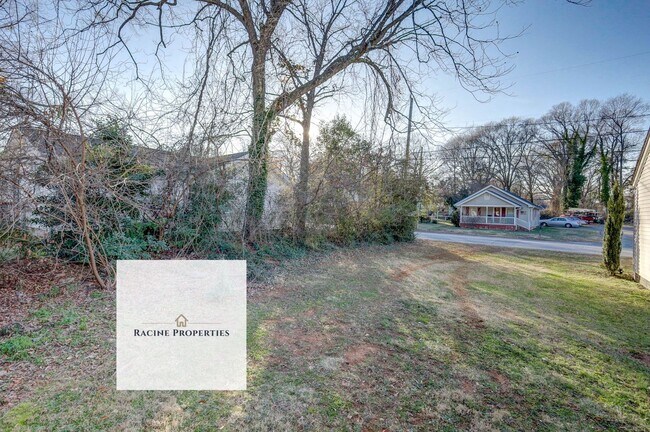 Building Photo - Charming Three Bedroom in Greer, SC